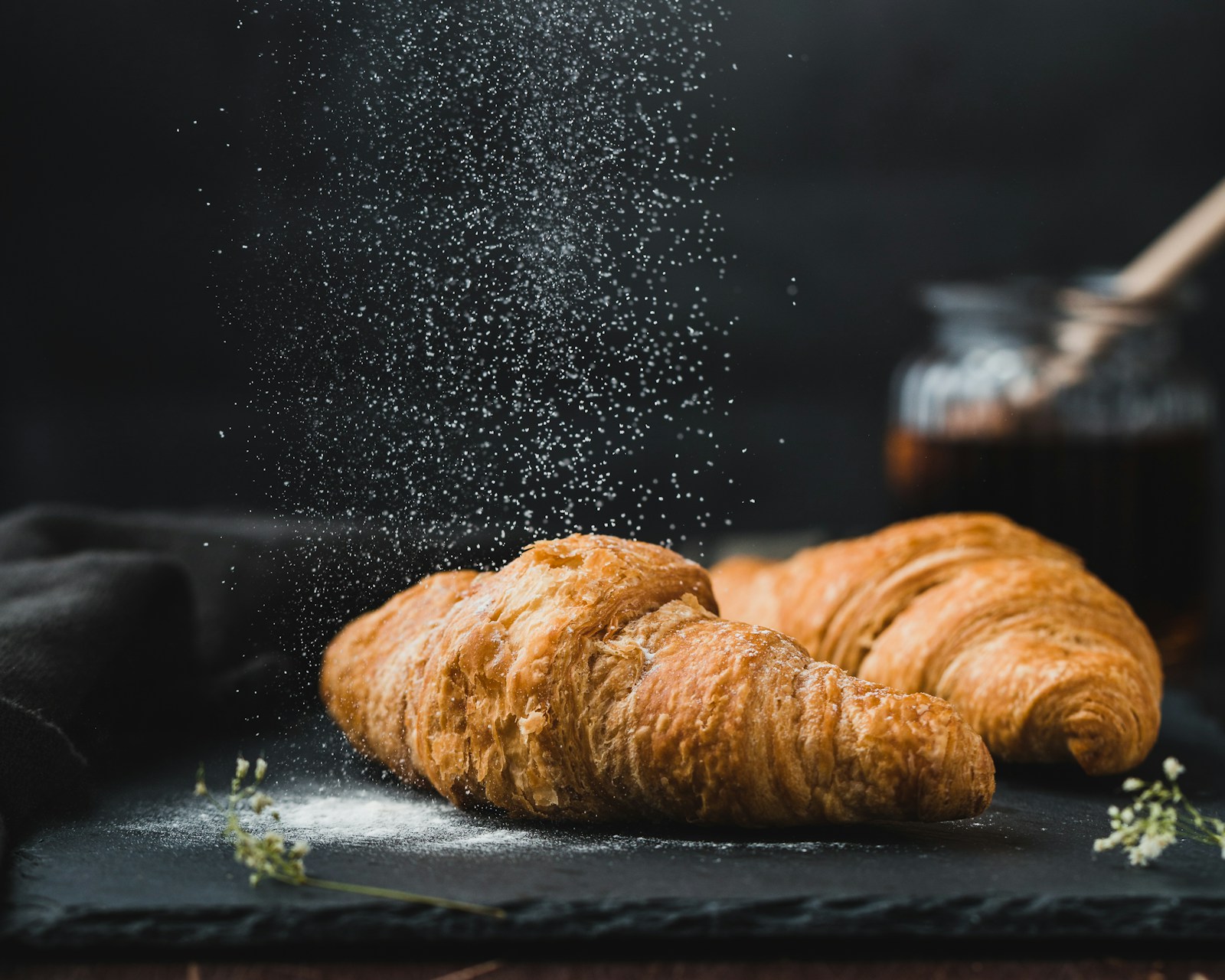 Cafeteria com confeitaria francesa: croissants, macarons e doces artesanais