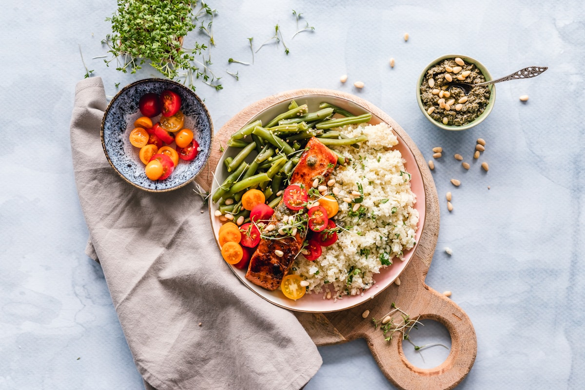 Como abrir uma marmitaria: prato do dia com proteína, legumes e grão, o padrão que a marmita precisa repetir