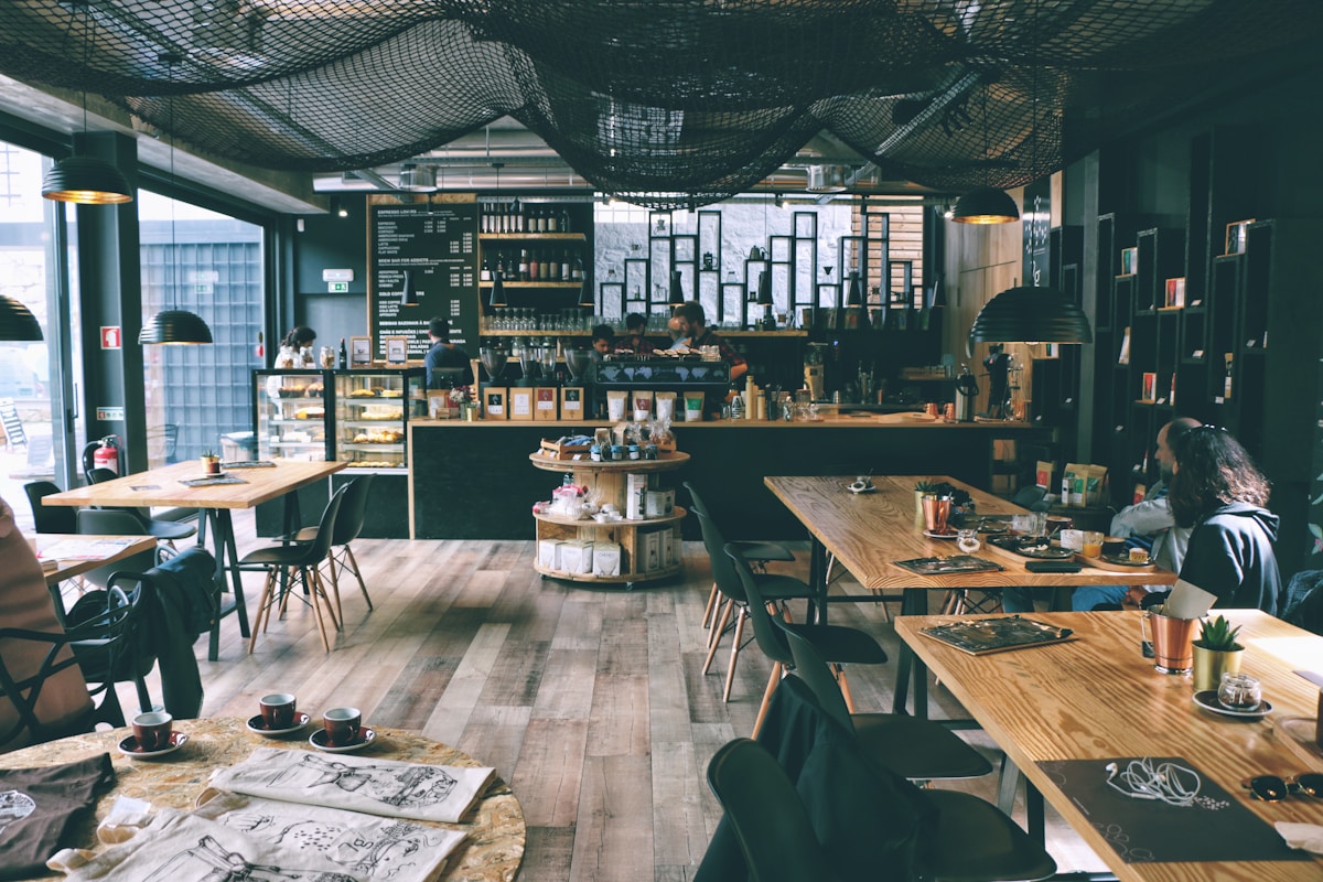 Como escolher nome para restaurante: branding, posicionamento e registro de marca