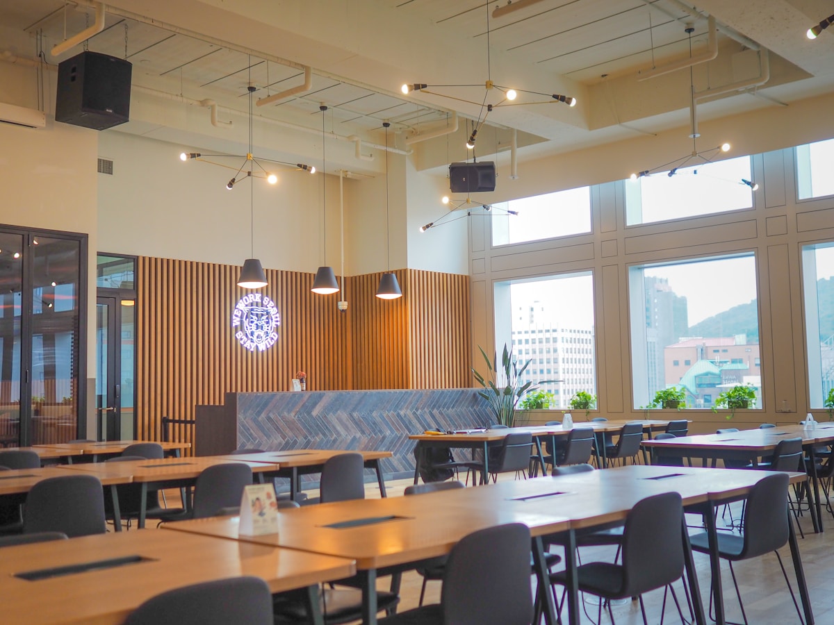Guia completo de autoatendimento em restaurante: totem, kiosk e cardápio digital